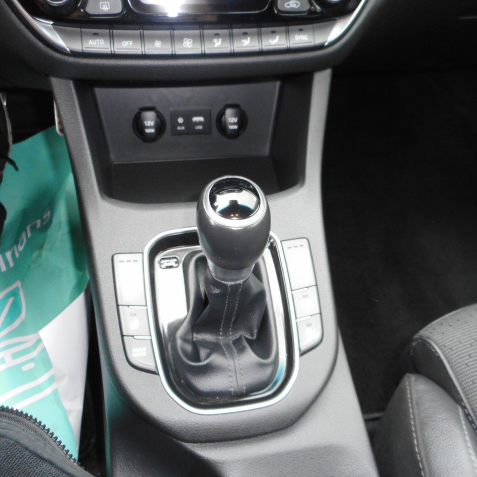 Hyundai i30 1,6 CRDi 136 Premium stc. DCT 5d