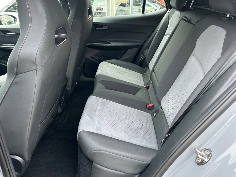 Cupra Born 77 e-Boost Dinamica Pack High 5d