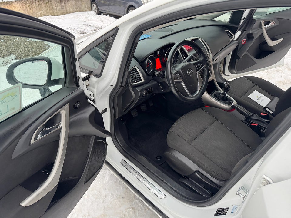 Opel Astra 1,4 T 140 Enjoy 5d