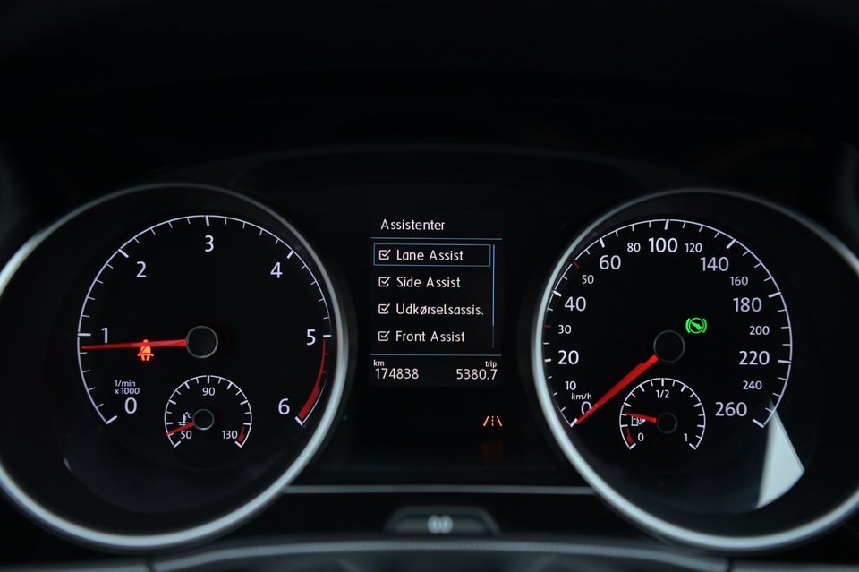 VW Touran 2,0 TDi 150 R-line DSG 7prs 5d