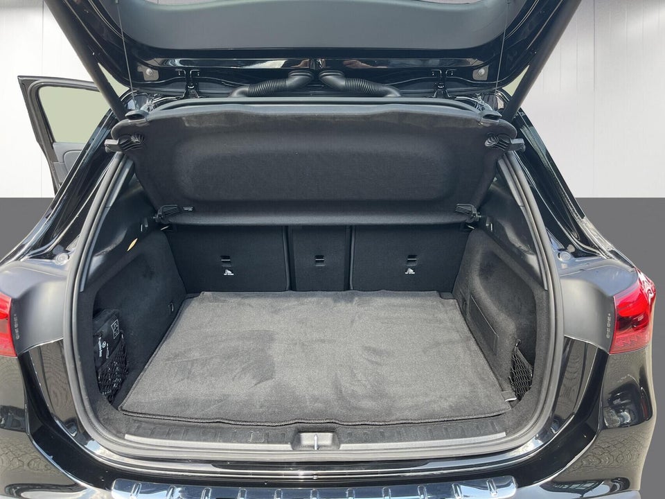 Mercedes EQA300 4Matic 5d