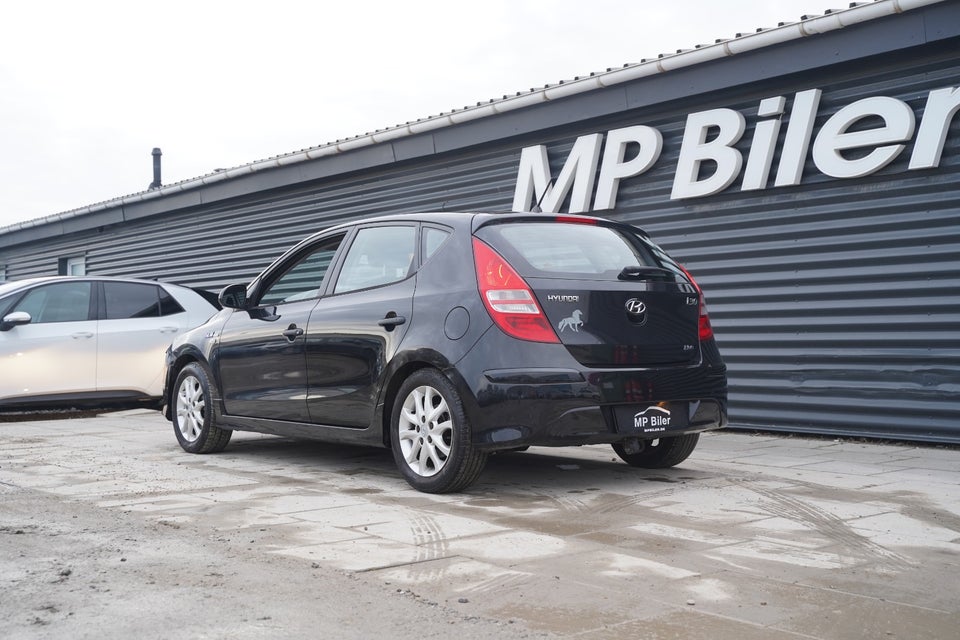 Hyundai i30 1,6 CRDi 90 Classic 5d