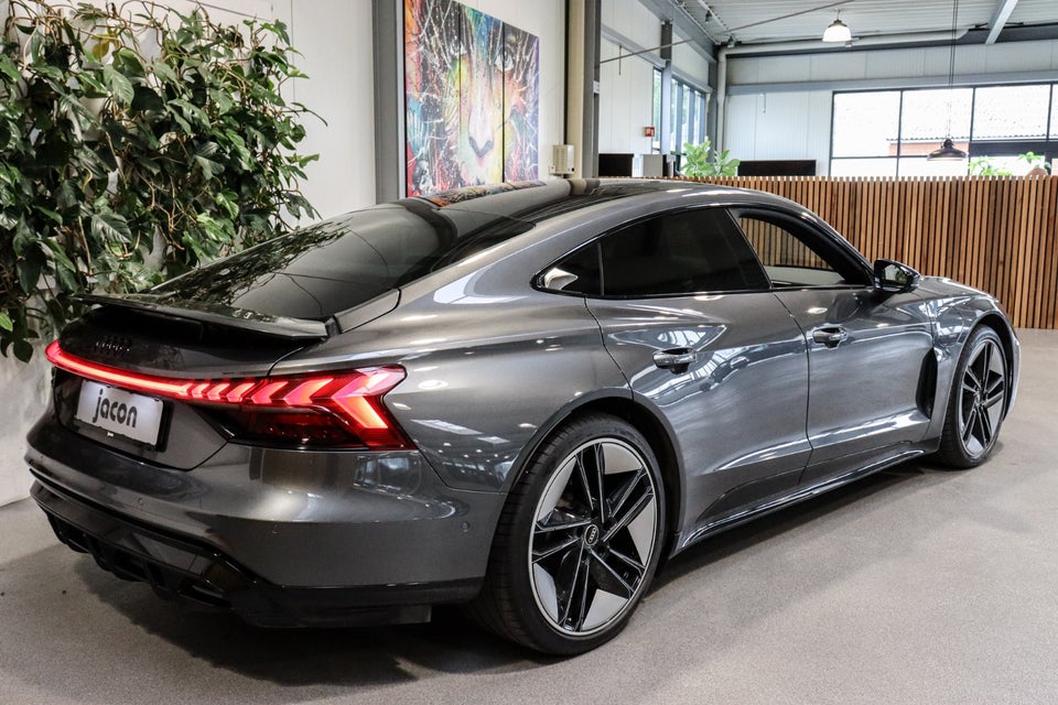 Audi e-tron GT quattro 4d