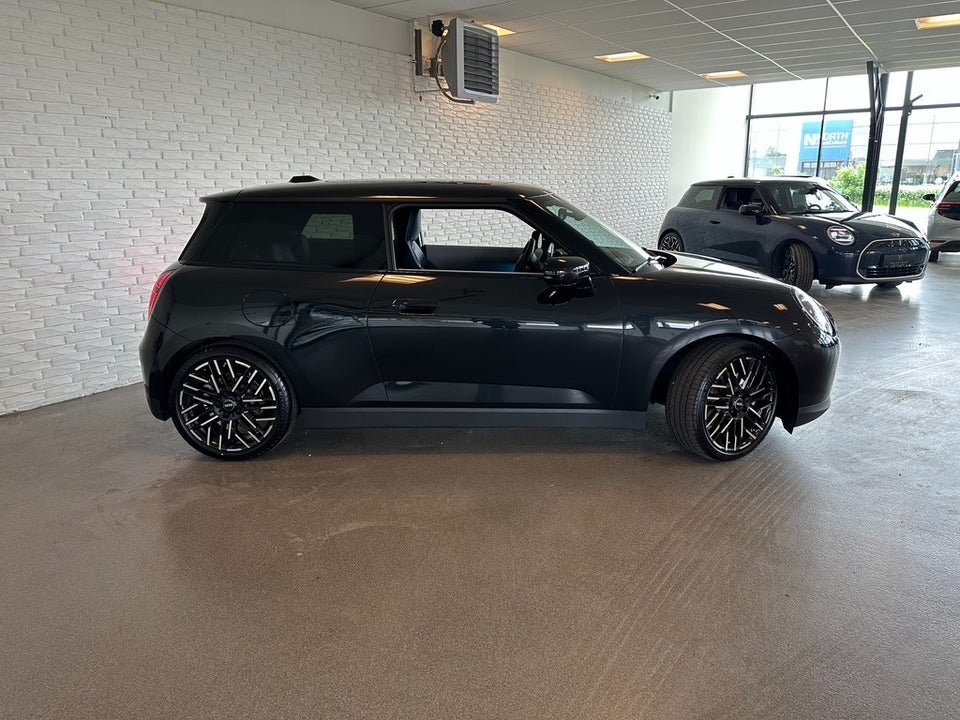 MINI Cooper SE Favoured Trim XL 3d