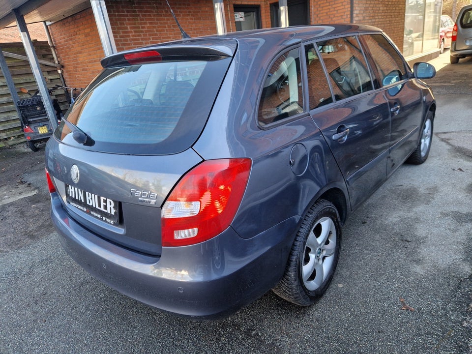 Skoda Fabia 1,6 16V Ambiente Combi aut. 5d
