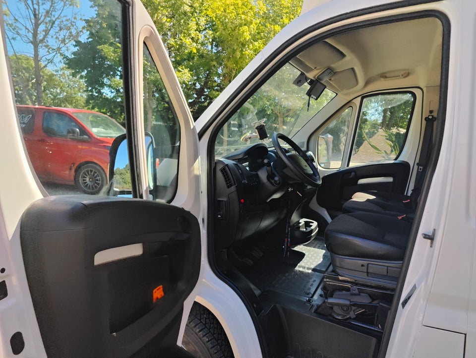 Peugeot Boxer 335 2,2 BlueHDi 165 L3 Alukasse m/lift 2d