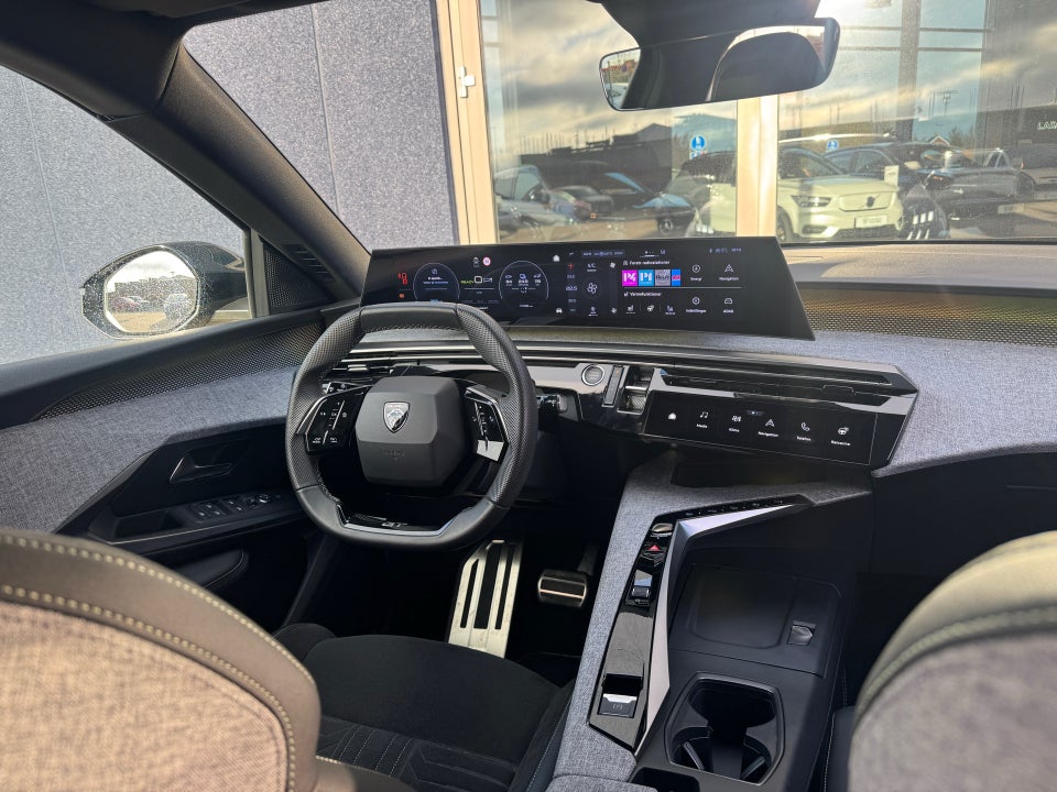 Peugeot e-3008 77 GT 5d