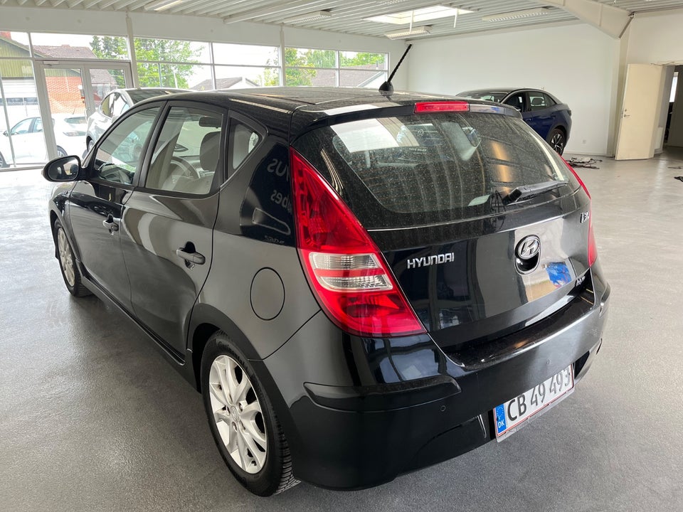 Hyundai i30 1,6 CRDi 90 Classic Sense+ Eco 5d