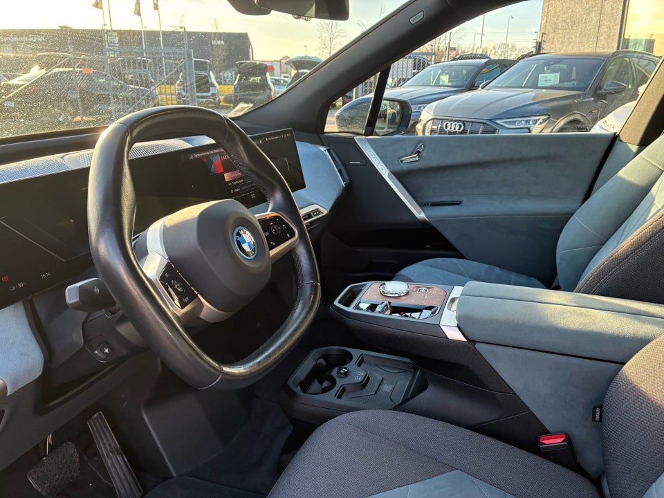 BMW iX xDrive50 Fully Charged 5d