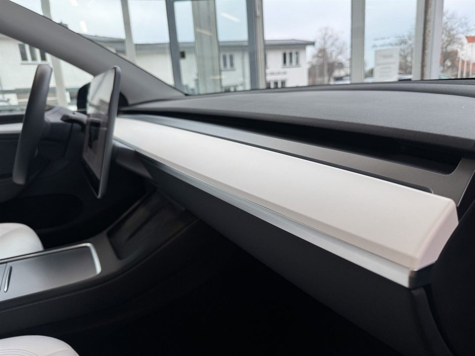 Tesla Model Y Long Range AWD 5d