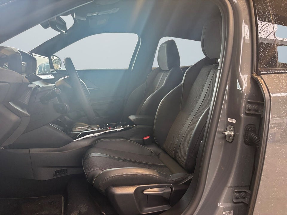 Peugeot e-2008 54 GT 5d