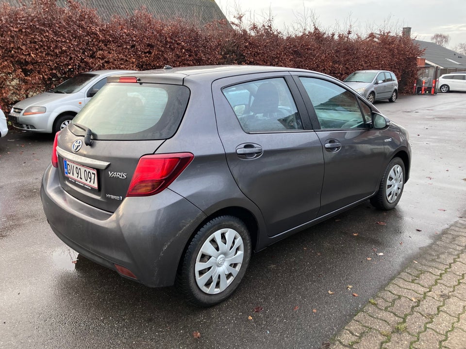 Toyota Yaris 1,5 Hybrid H1 e-CVT 5d