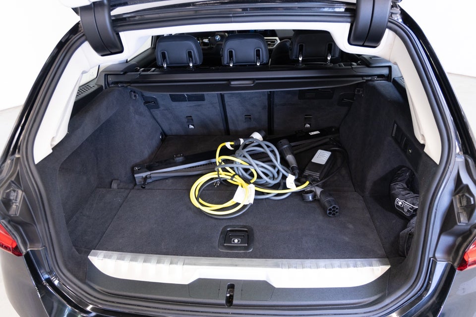 BMW 330e 2,0 Touring Sport Line aut. 5d