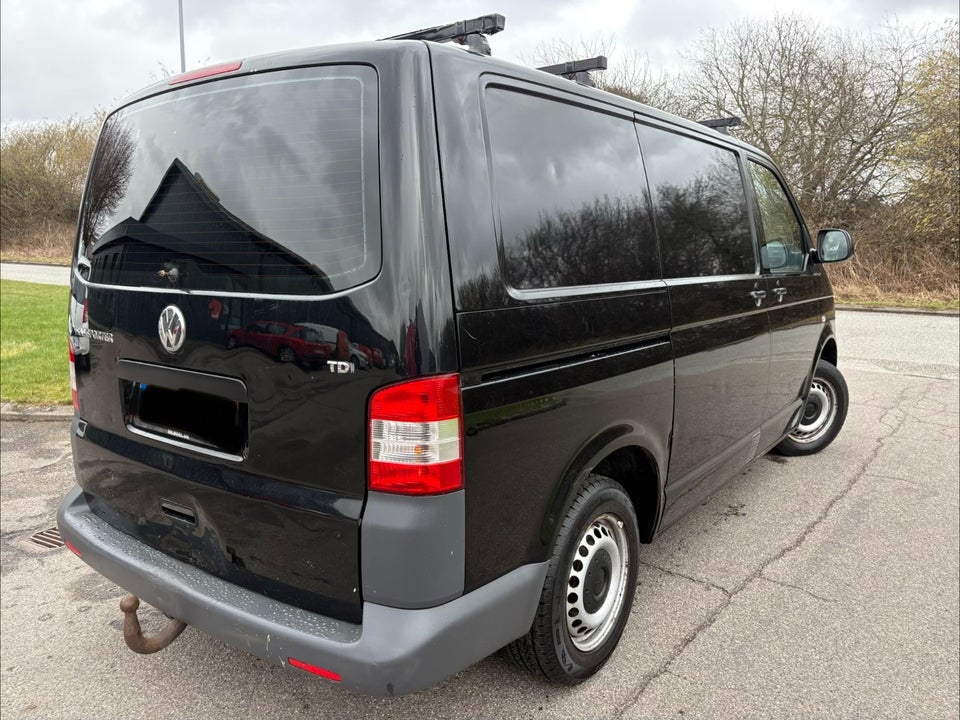 VW Transporter 2,0 TDi 140 Kassevogn kort