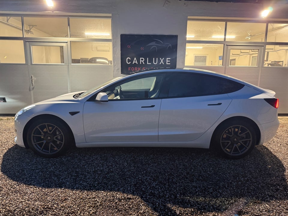 Tesla Model 3 Standard Range+ RWD 4d