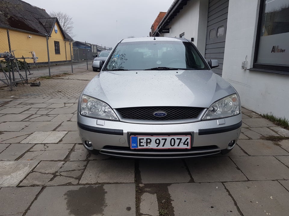 Ford Mondeo 2,0 145 Ambiente 4d