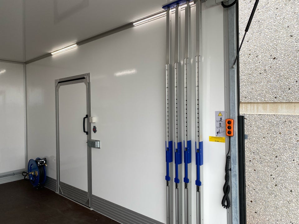 Iveco Daily 3,0 35S18 4100mm Box m/lift AG8