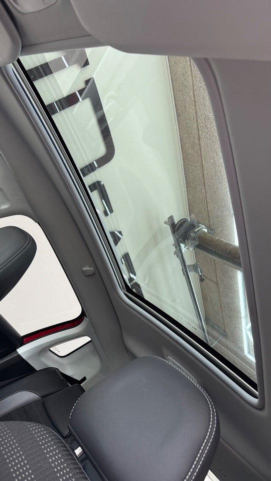 Peugeot 2008 1,2 PureTech 110 Allure Sky 5d
