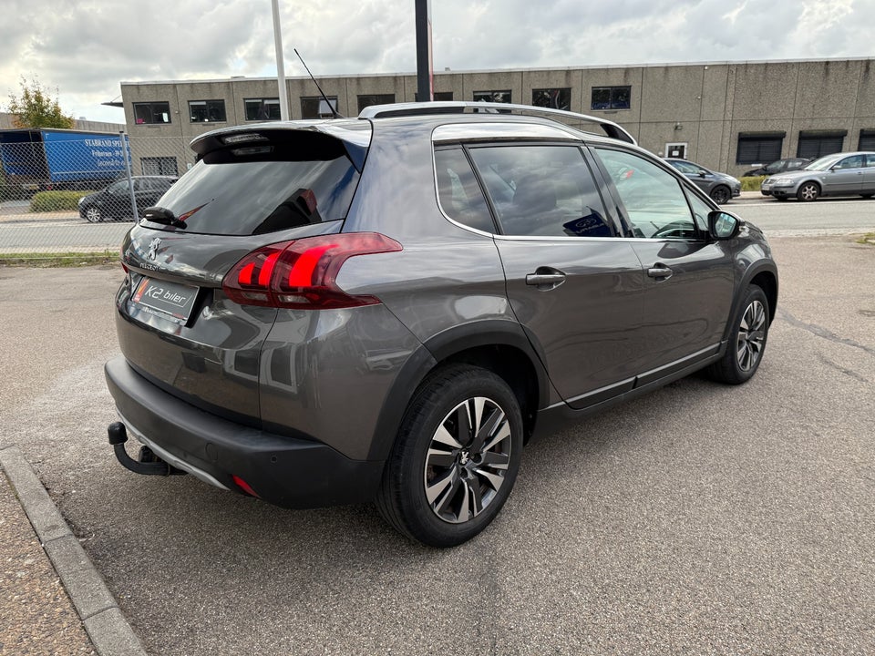 Peugeot 2008 1,2 e-THP 110 Selection Sky 5d