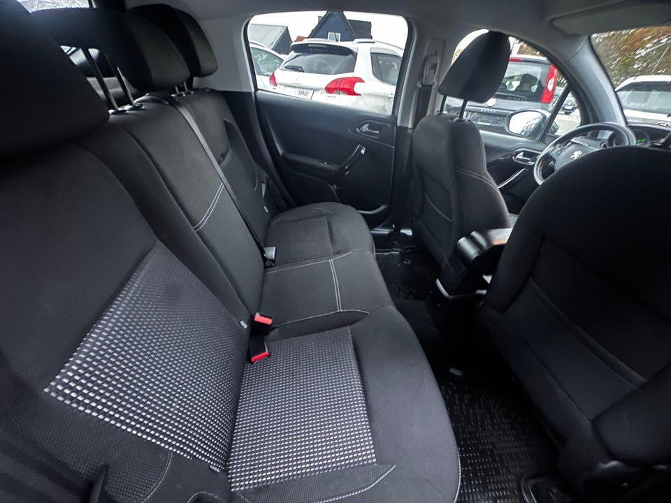 Peugeot 208 1,6 BlueHDi 100 Allure 5d