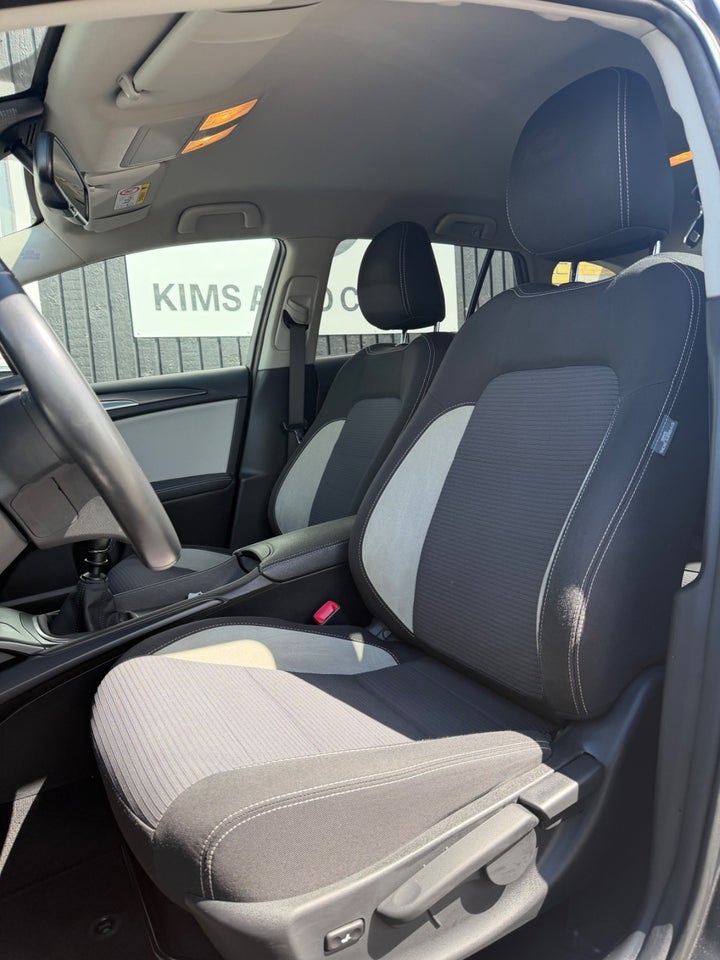 Toyota Avensis 1,8 VVT-i T2 Executive Touring Sports 5d