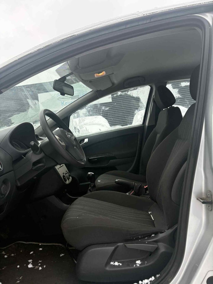 Opel Corsa 1,2 16V Cosmo 5d
