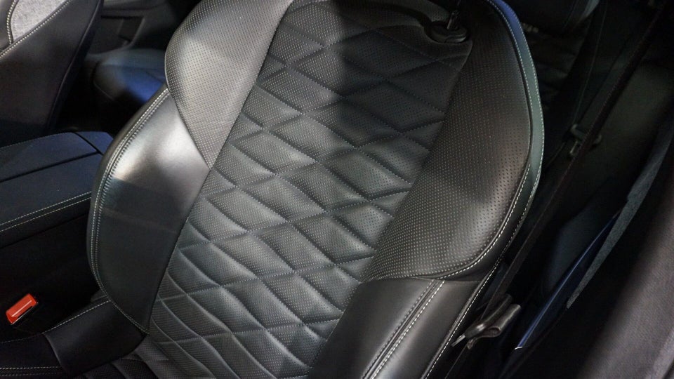 Peugeot e-3008 77 GT Pack 5d