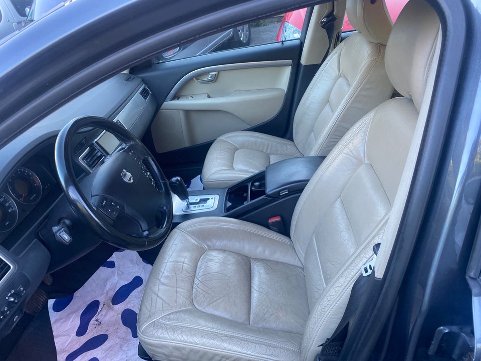 Volvo V70 2,5 T Momentum aut. 5d