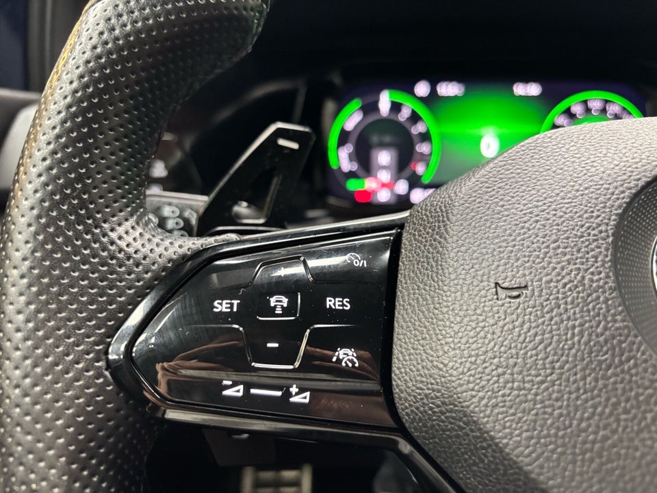 VW Golf VIII 1,4 GTE DSG 5d