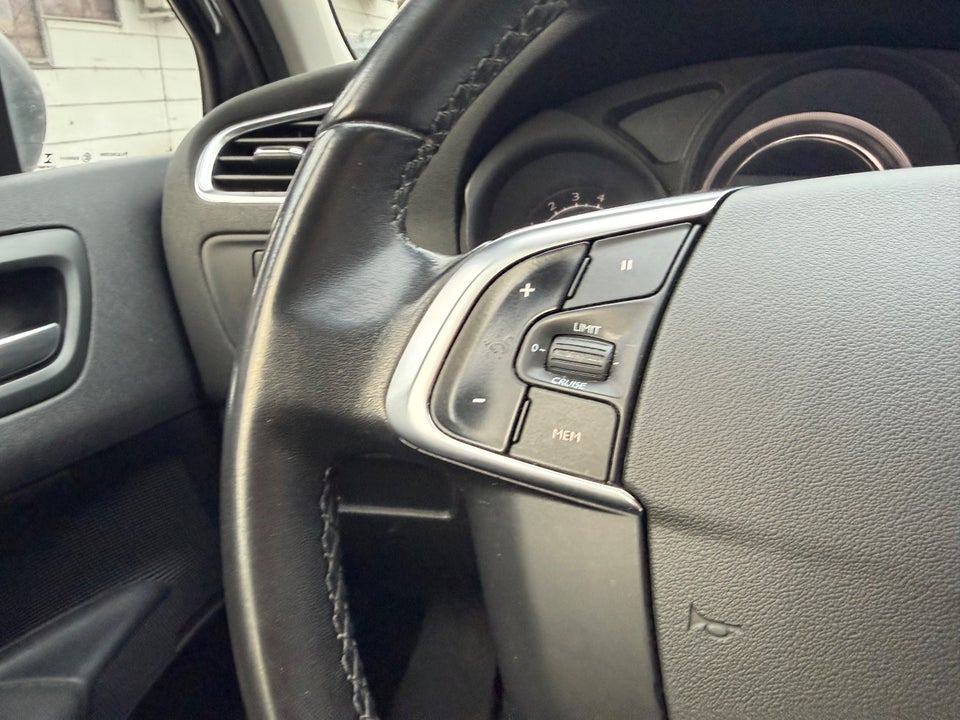 Citroën C4 1,6 BlueHDi 100 Feel 5d