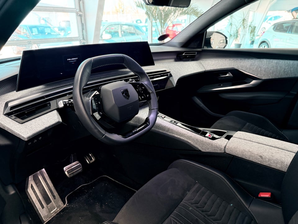 Peugeot e-3008 77 GT Pack 5d
