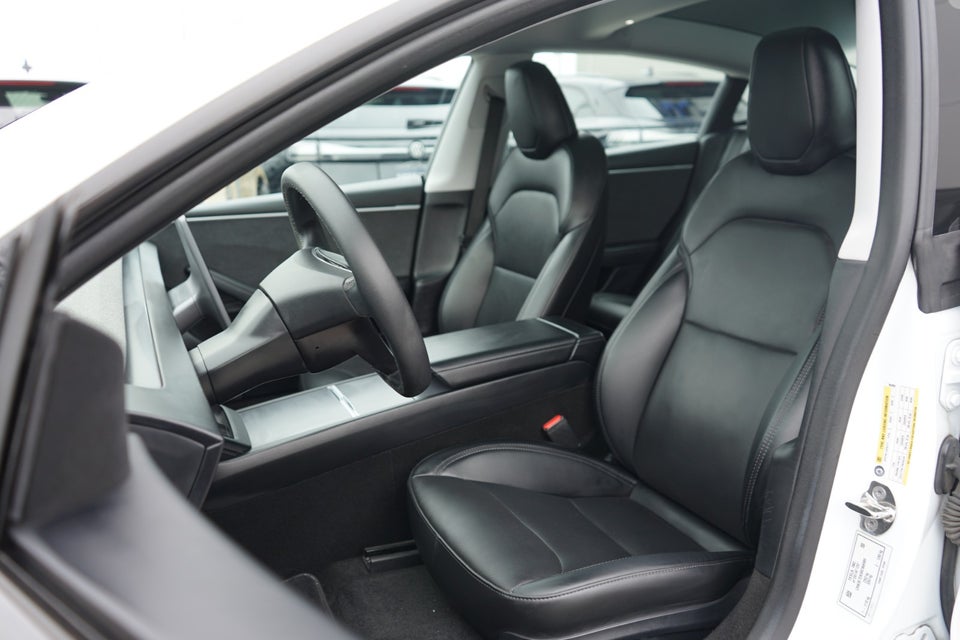 Tesla Model 3 Long Range AWD 4d