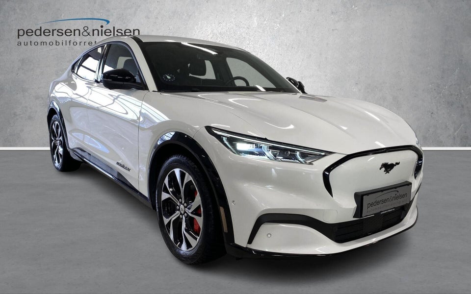Ford Mustang Mach-E 88 Extended Range AWD 5d