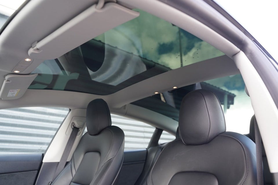 Tesla Model 3 Long Range AWD 4d