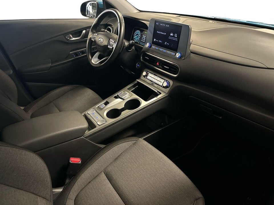 Hyundai Kona 39 EV Essential 5d