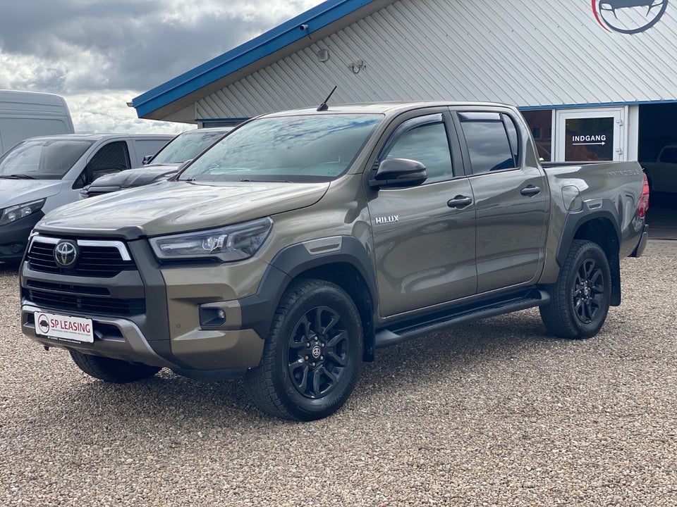 Toyota HiLux 2,8 D T4 Invincible Db.Kab aut. 4d