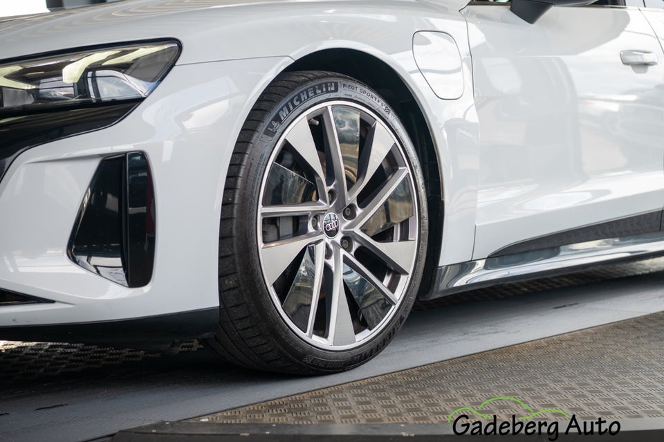 Audi e-tron GT quattro 4d