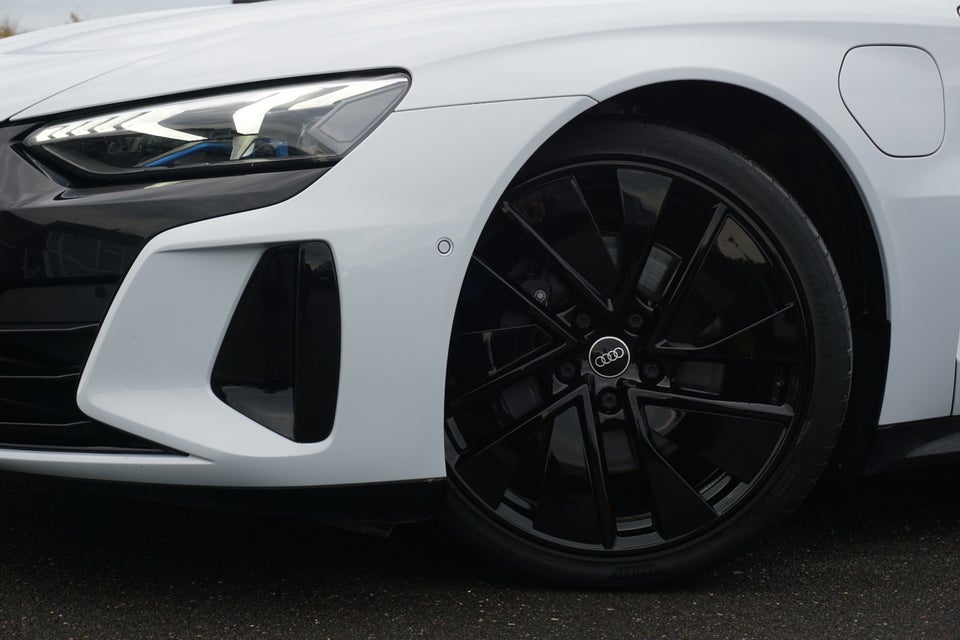 Audi e-tron GT quattro 4d