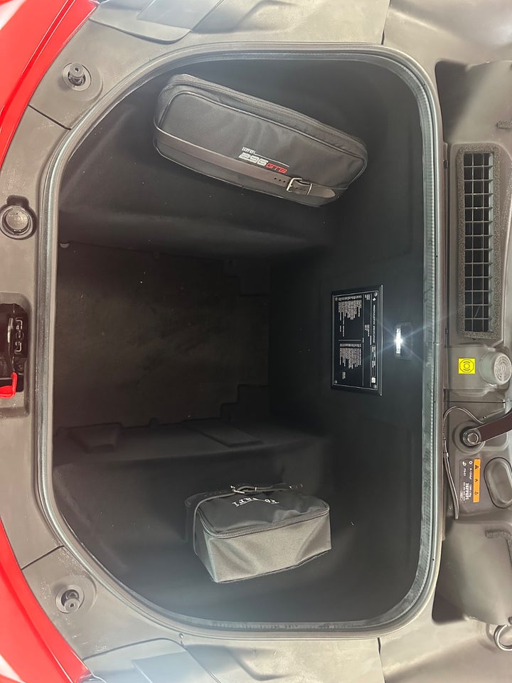 Ferrari 296 GTB 2,9 DCT 2d