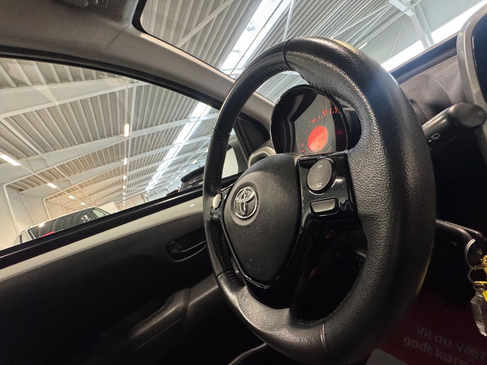 Toyota Aygo 1,0 VVT-i x-press 5d