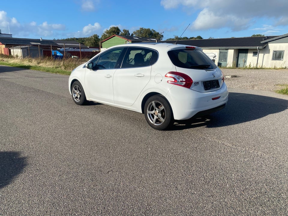 Peugeot 208 1,2 VTi 82 Active 5d