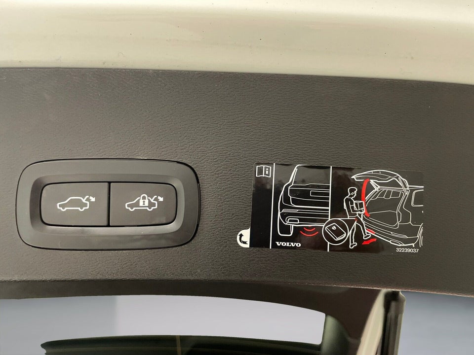 Volvo XC40 P8 ReCharge Twin Pro 5d