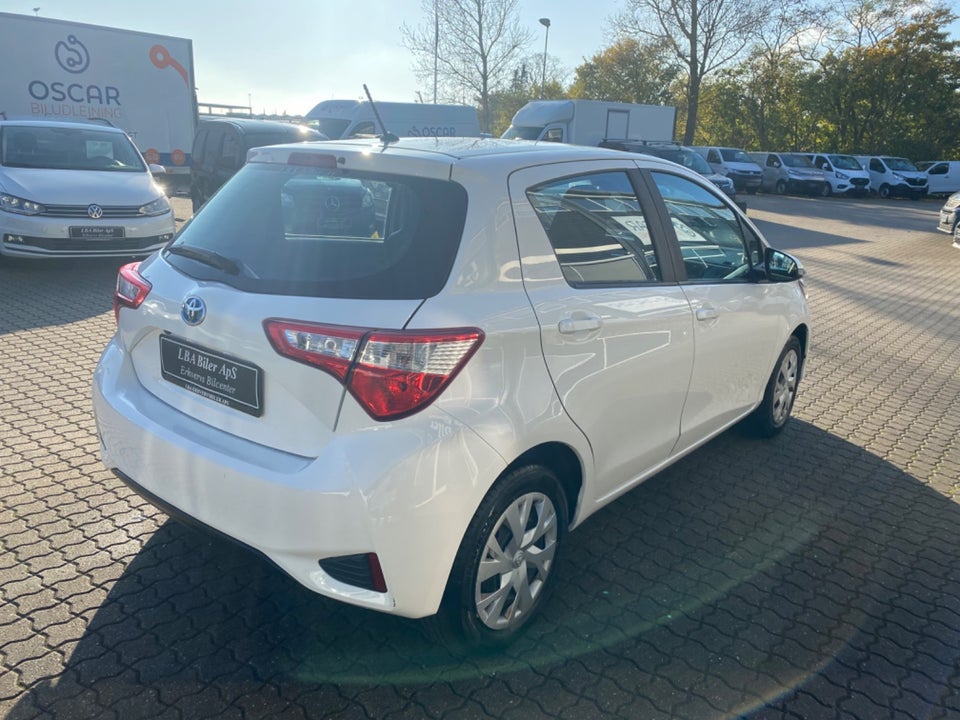 Toyota Yaris 1,5 Hybrid H1 e-CVT Van 5d