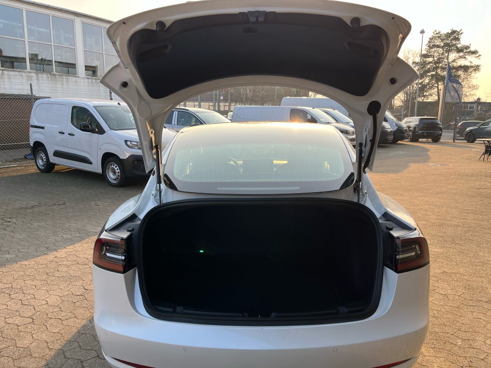 Tesla Model 3 Standard Range+ RWD 4d