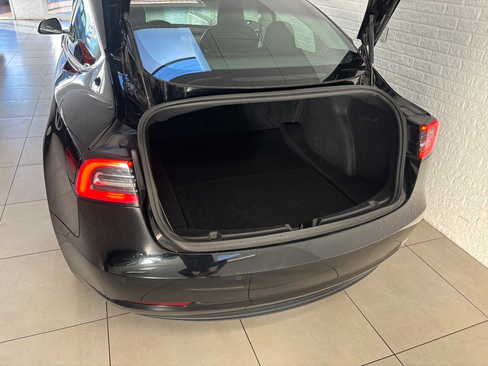 Tesla Model 3 Standard Range+ RWD 4d