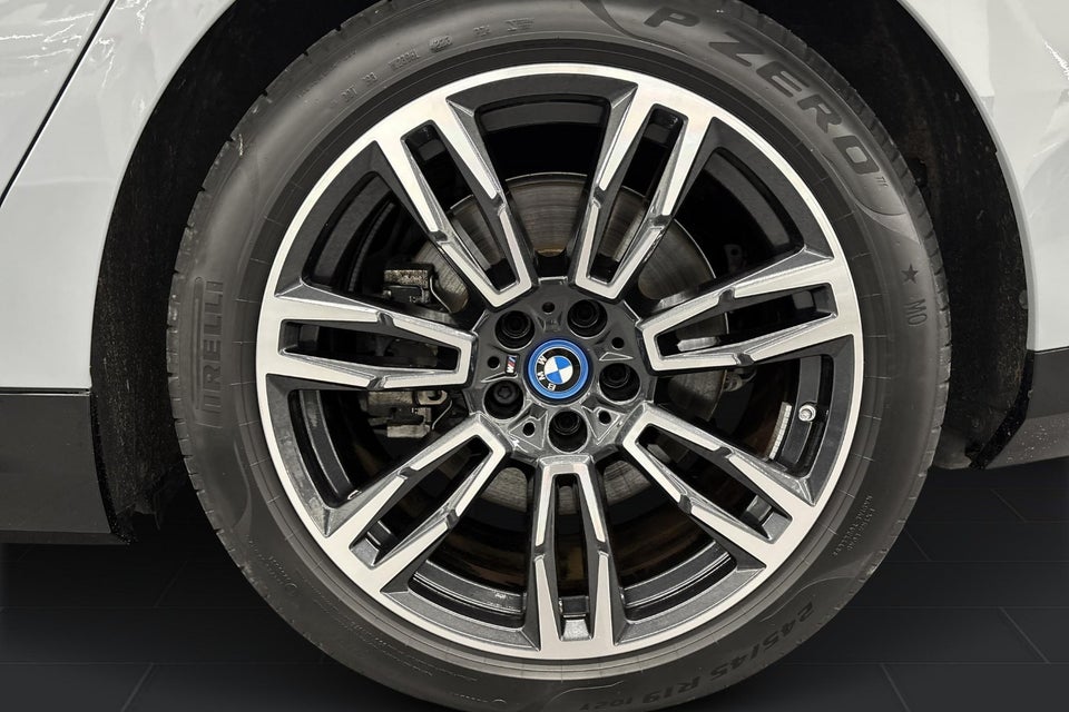 BMW i5 eDrive40 M-Sport 4d