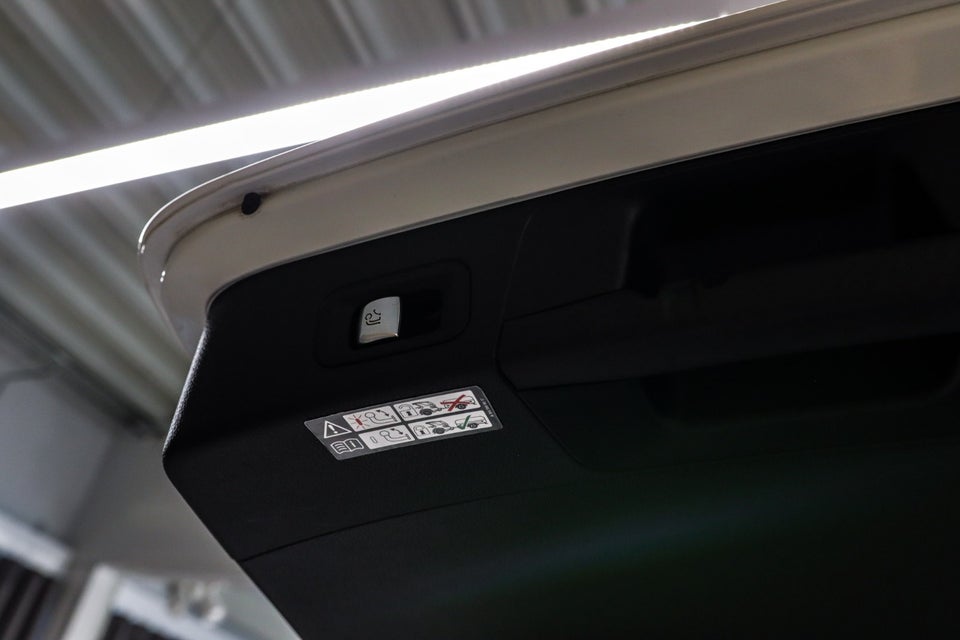 Mercedes C220 d 2,0 AMG Line Night Edition stc. aut. 5d