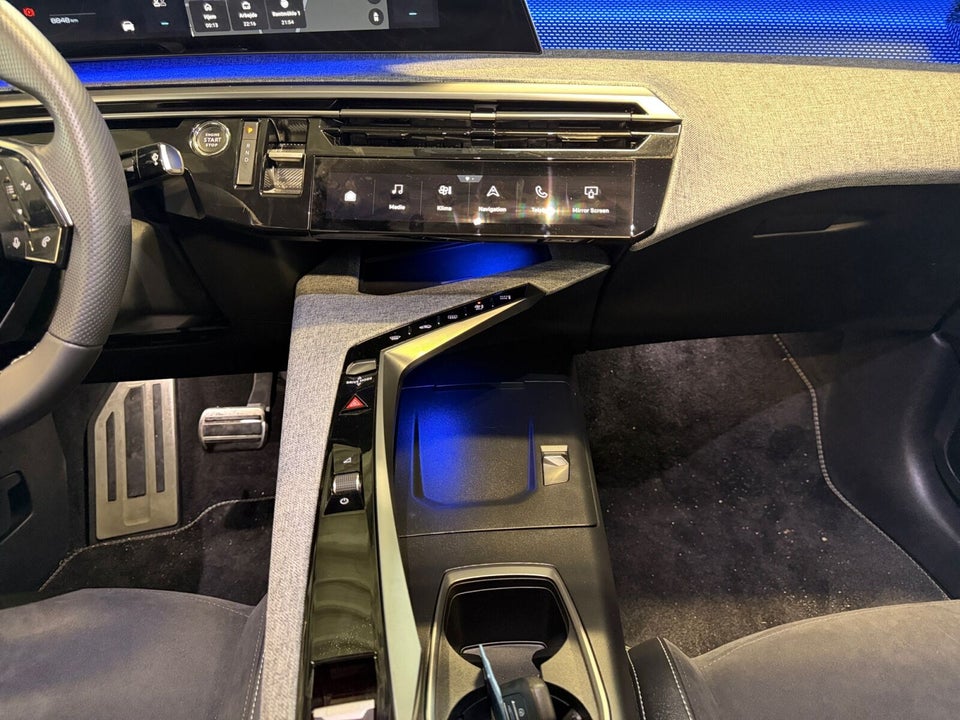 Peugeot e-3008 77 GT Pack 5d