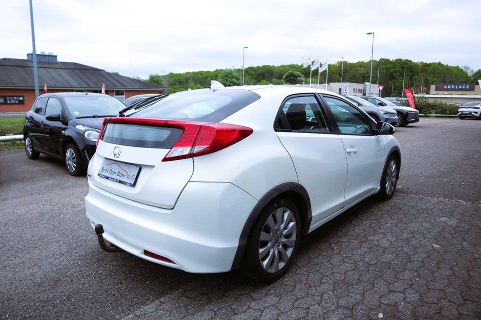 Honda Civic 1,8 i-VTEC Executive 5d