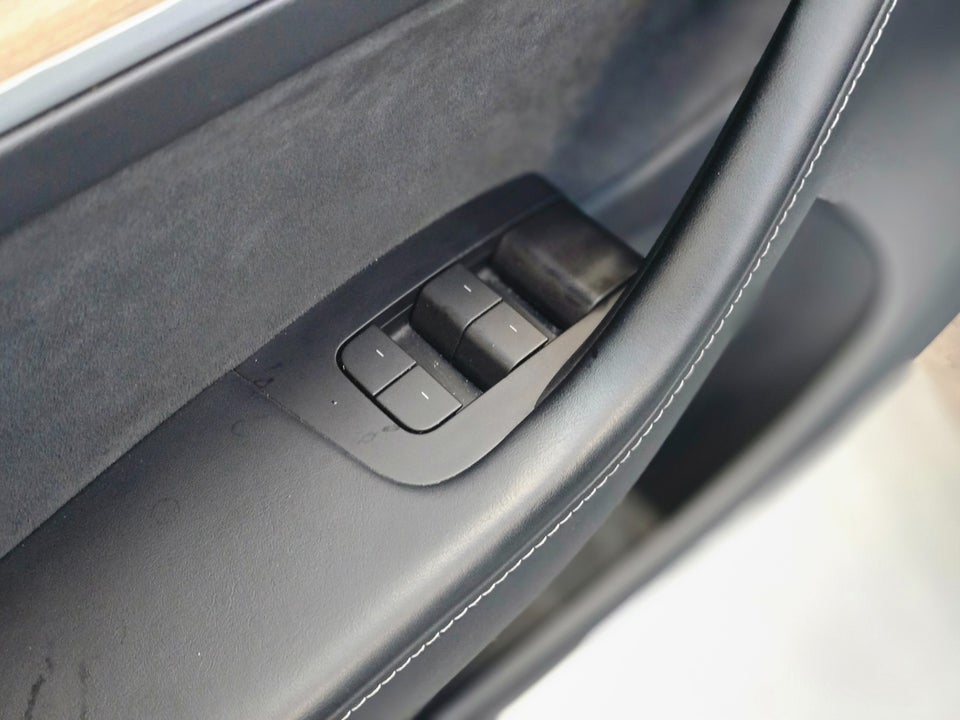 Tesla Model 3 RWD 4d